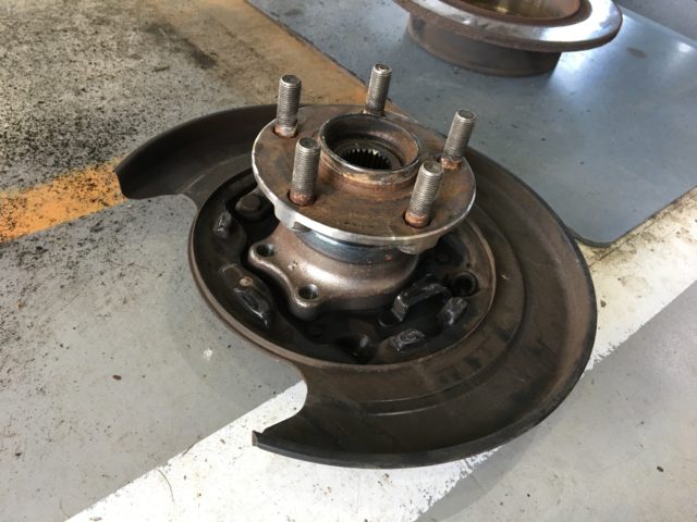 インプレッサスポーツ(GP7)リヤハブユニット交換 - JUショップ オート信州 長野県の中古車ショップ